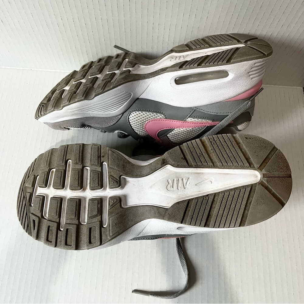 NIKE- Women's Pink and Gray Sneakers Size 7Y - Picture 2 of 5